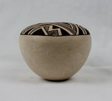 Acoma Pottery : Very Good Acoma Pottery Seed Jar by Lucy Lewis #283