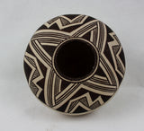 Acoma Pottery : Very Good Acoma Pottery Seed Jar by Lucy Lewis #283