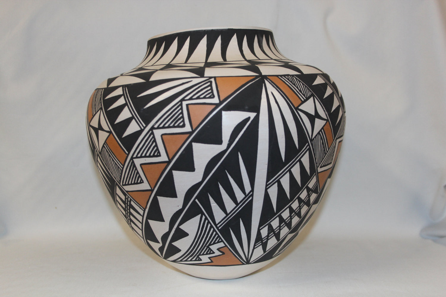 Native shops American Pottery Fine Line Acoma Home Decor Southwestern Vase Hand Painted Handmade Indian B Garcia