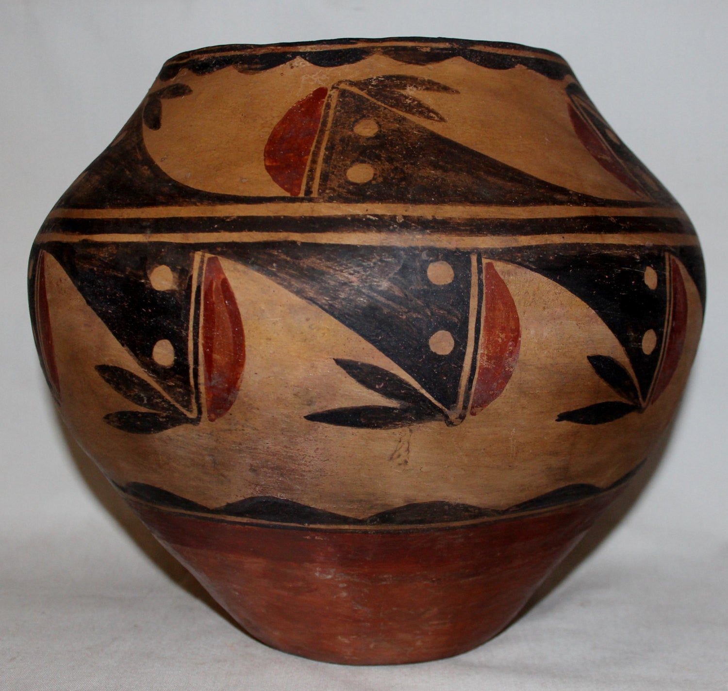 Awa Tsireh (1895-1955) â€“ San Ildefonso Pottery Tile with Olla Pot, c.  1920s, 5 x 5 (P3304-CO-71)